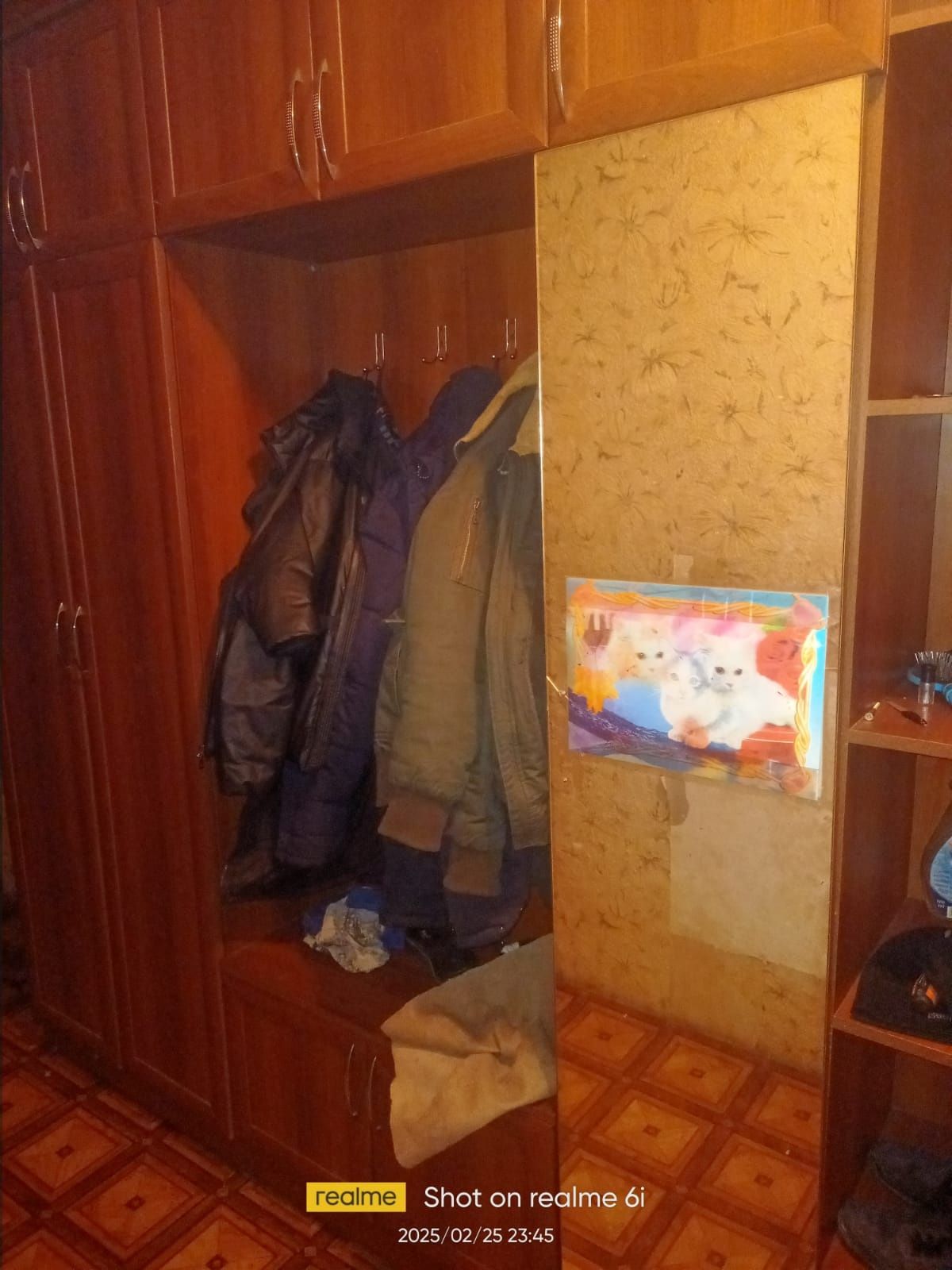 Продам стенку. в сборе с прихожей САМОВЫВОЗОМ