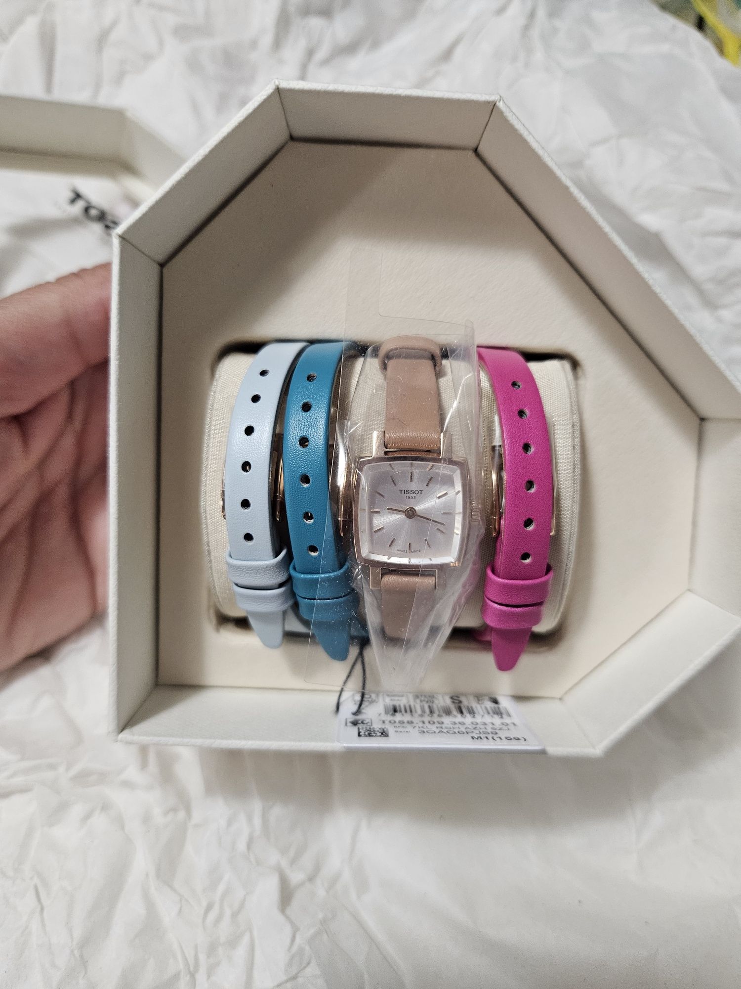 Tissot Lovely SLS часовник с 4 броя кожени каишки