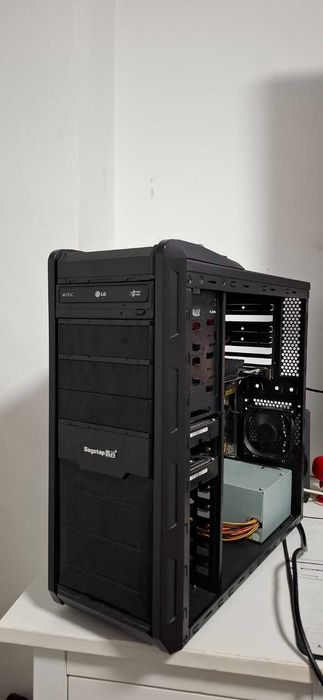 Calculator pc cu i5 2400 si 8gb ram, tastatura si mouse