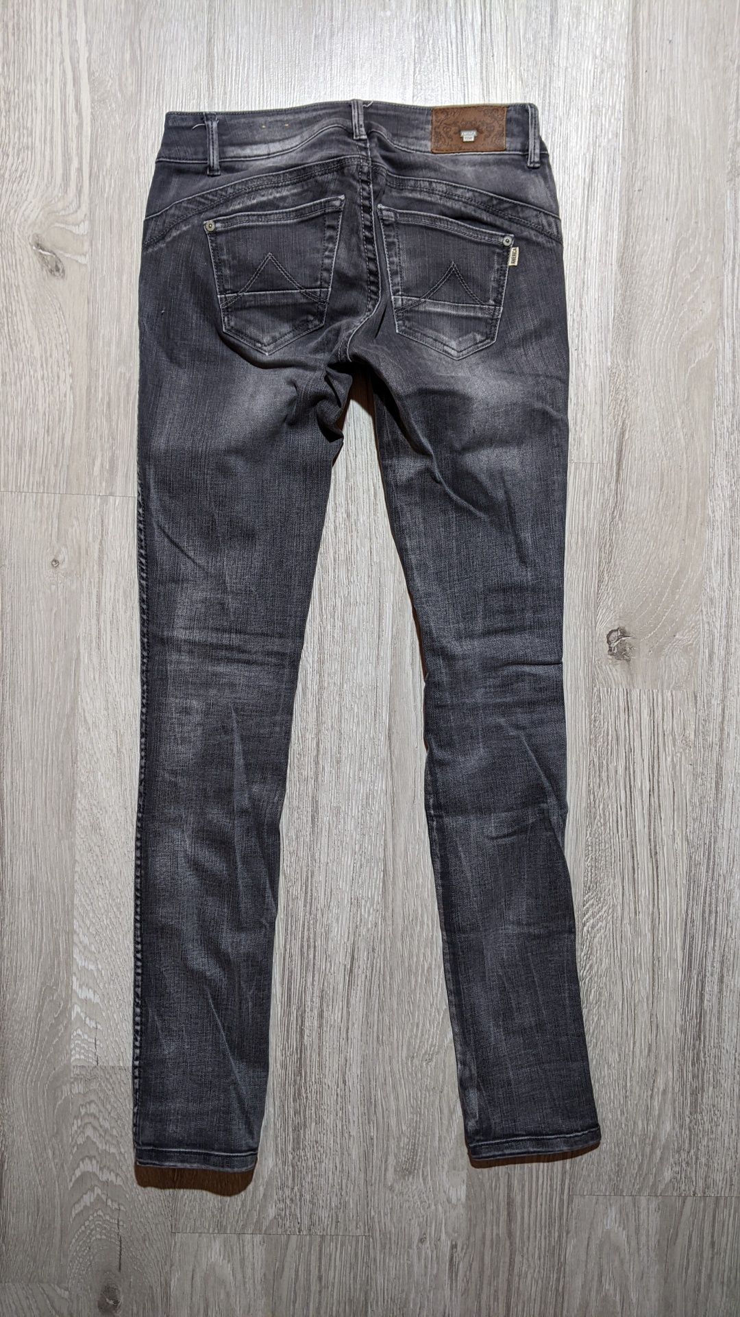 2 чифта дамски дънки, slim fit, размер W26 / L32, XS