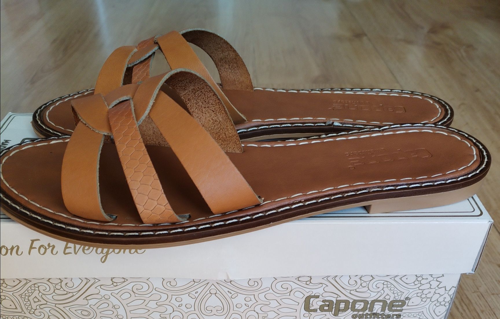 Продавам дамски чехли