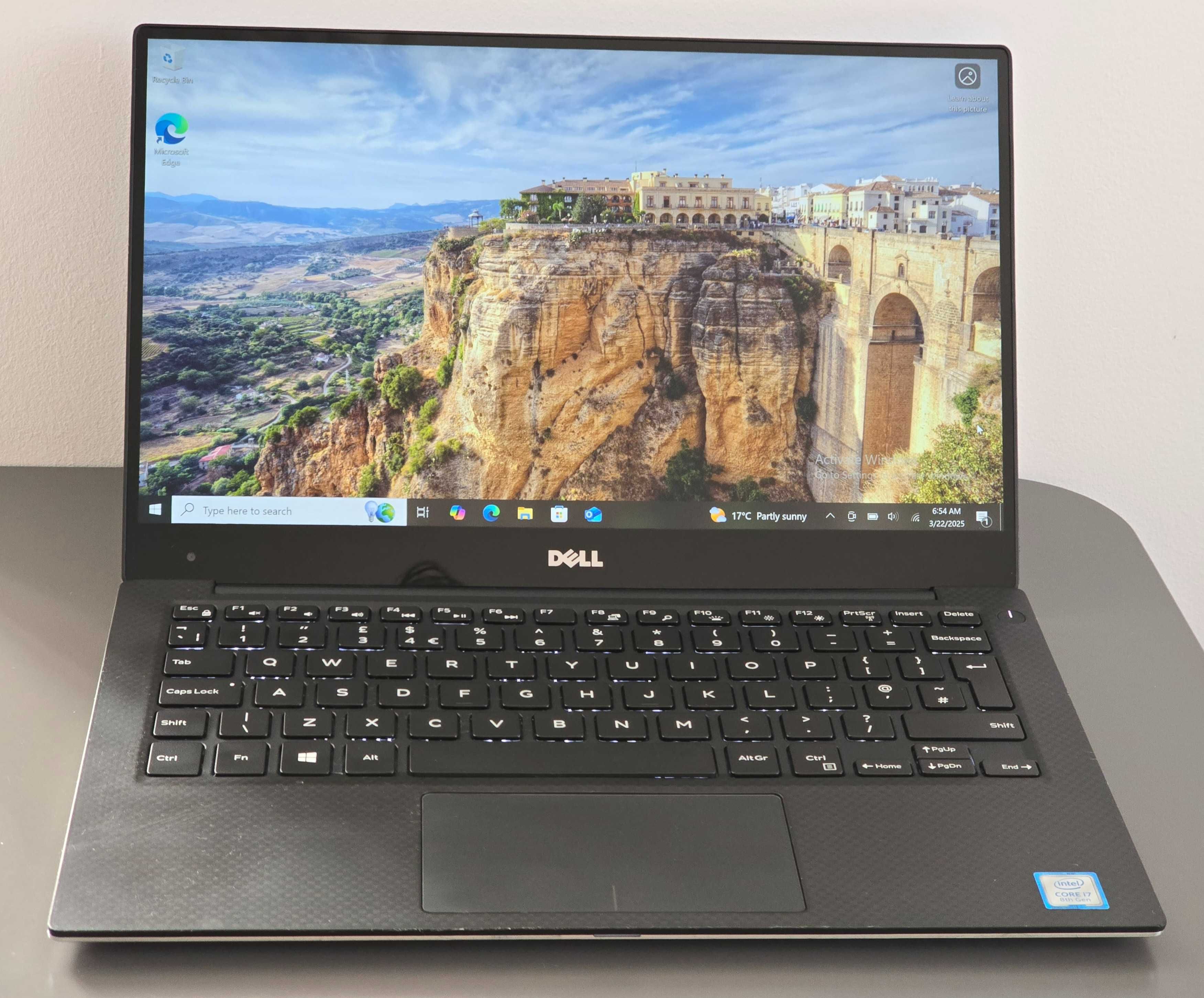Dell XPS 13 9360, i7-8550U, 16GB RAM, 1TB SSD, touchscreen