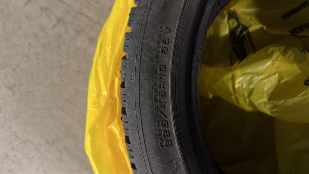 DUNLOP 224/45/18 гуми