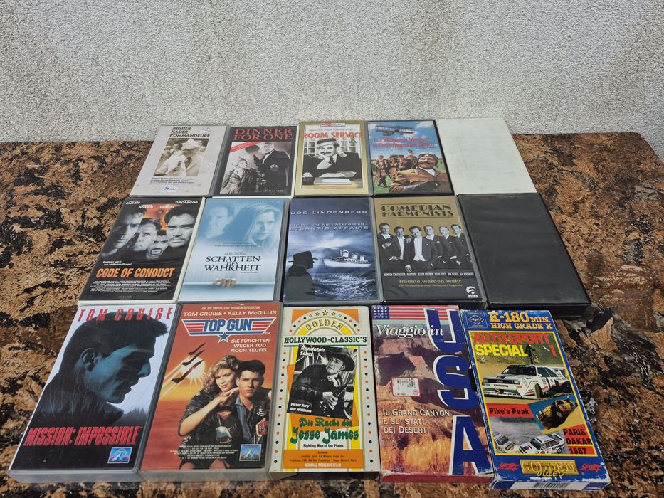 Vând 44 casete video VHS originale 100 minute,colecție filme actiune
