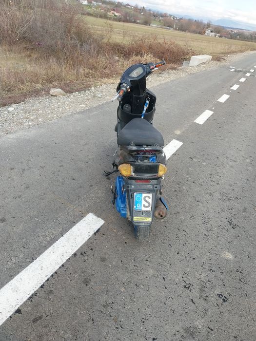 Vând scuter generic jump 2 80cc 4t