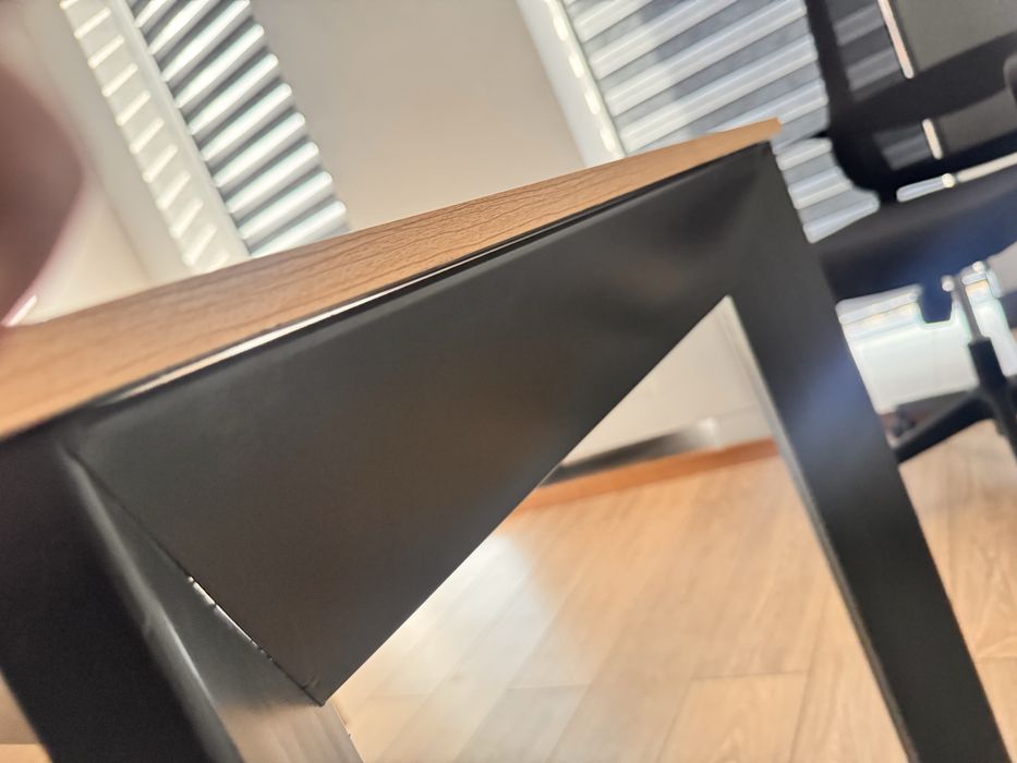 Офисный стол с тумбой