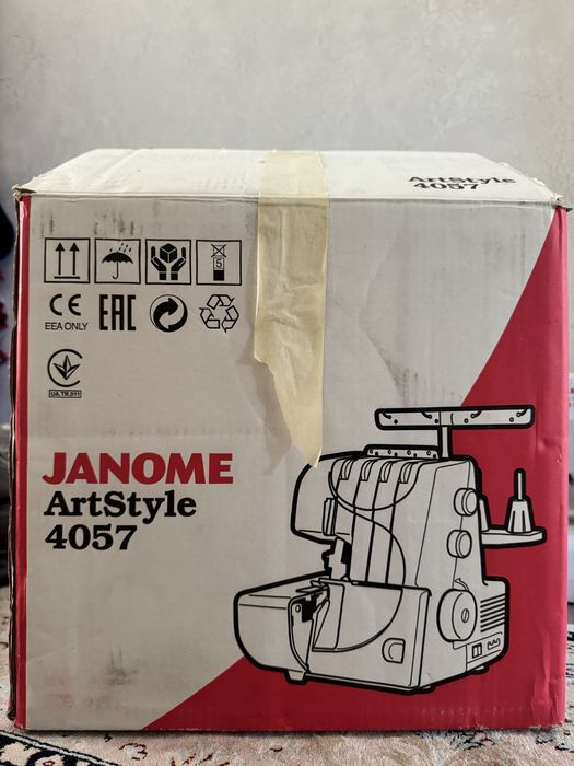 Продается оверлок Janome