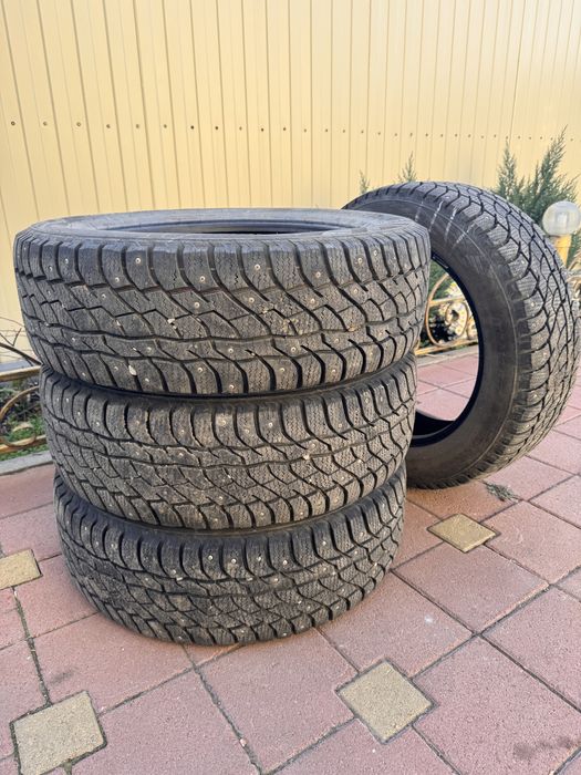 Продам зимнюю резину Viatti Bosco Nordico 215/60R17