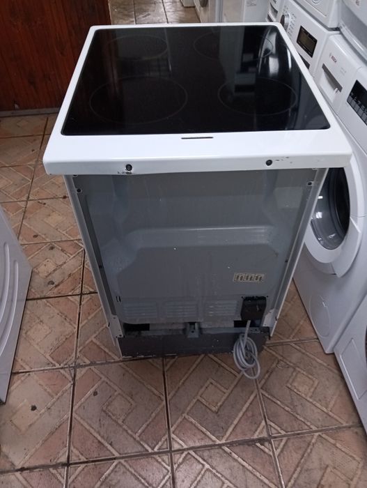 Тясна 50 см печка с керамичен плот Gorenje  с две години Гаранция!