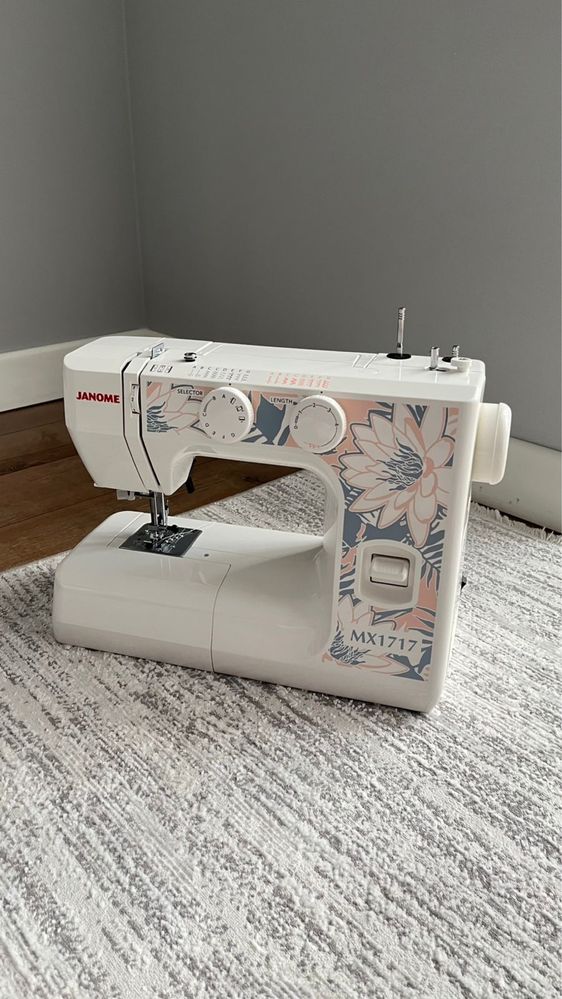 Продам абсолютно новую швейную машину в отличном состоянии Janome MX17