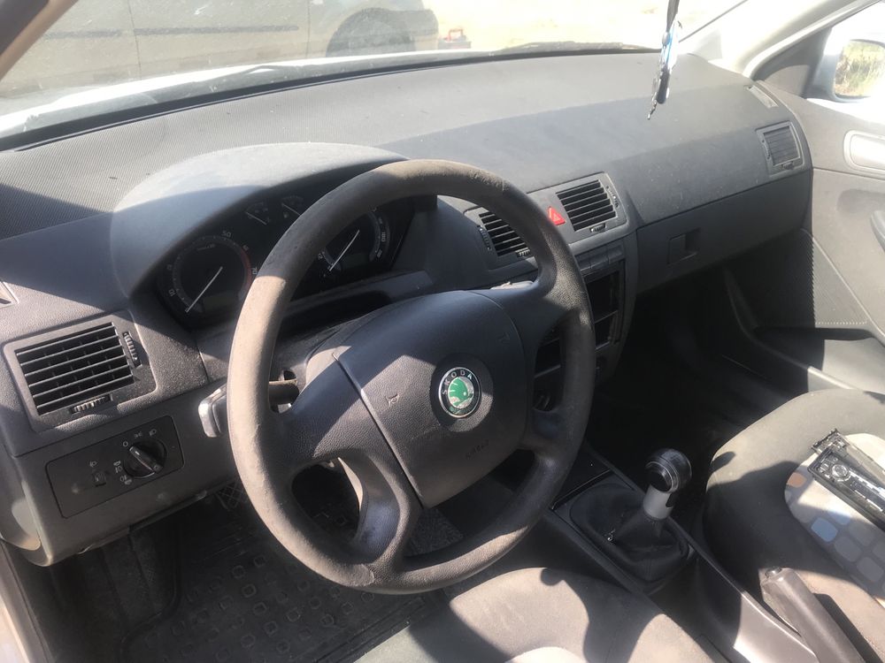 Dezmembrez Skoda Fabia 1.2 benzina