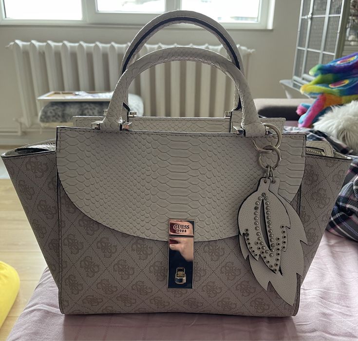 Genti Guess originale