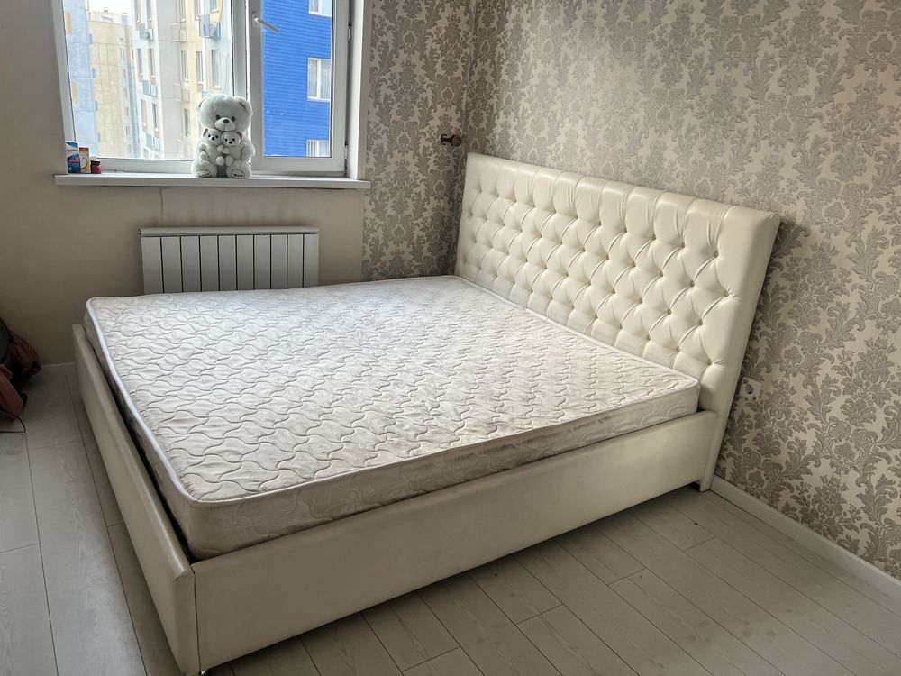 Продам кровать без матраса