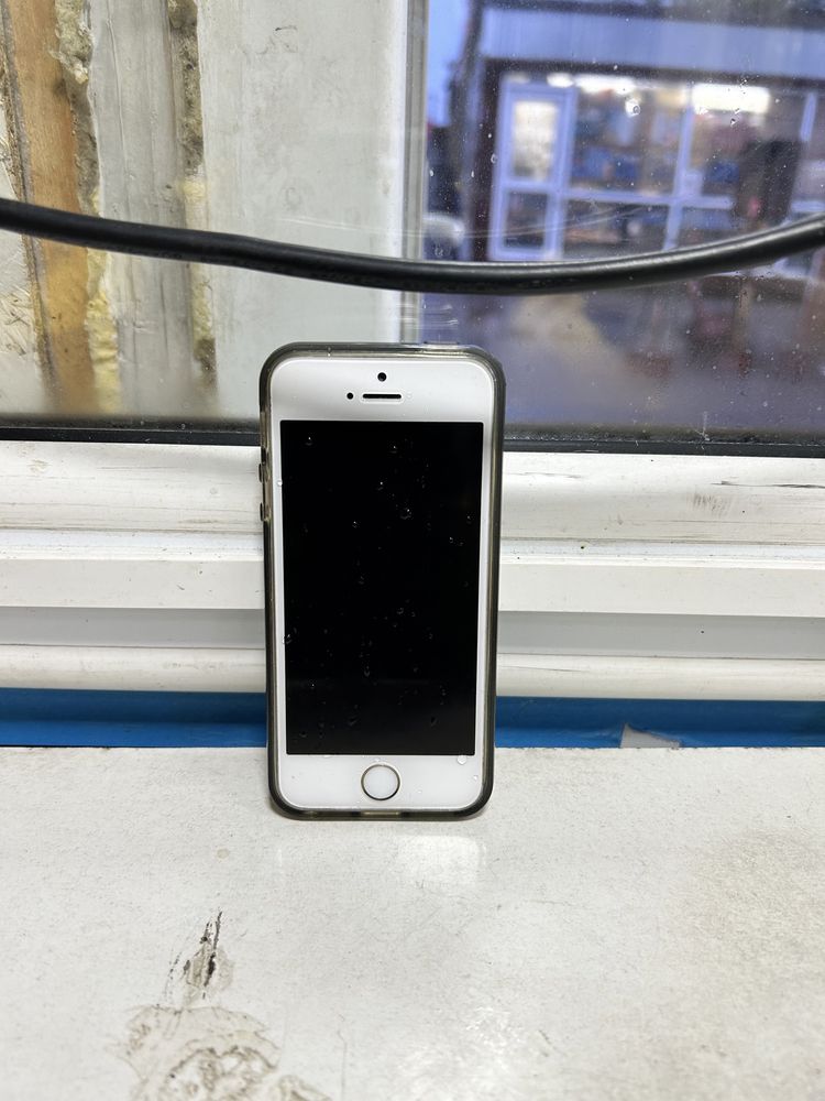 Продается айфон 5 S в хорошем состоянии аккумулятор новый.