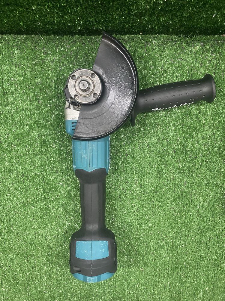 Безчетков ъглошлайф Makita DGA504