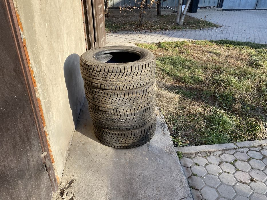 Продам комплект зимних шин