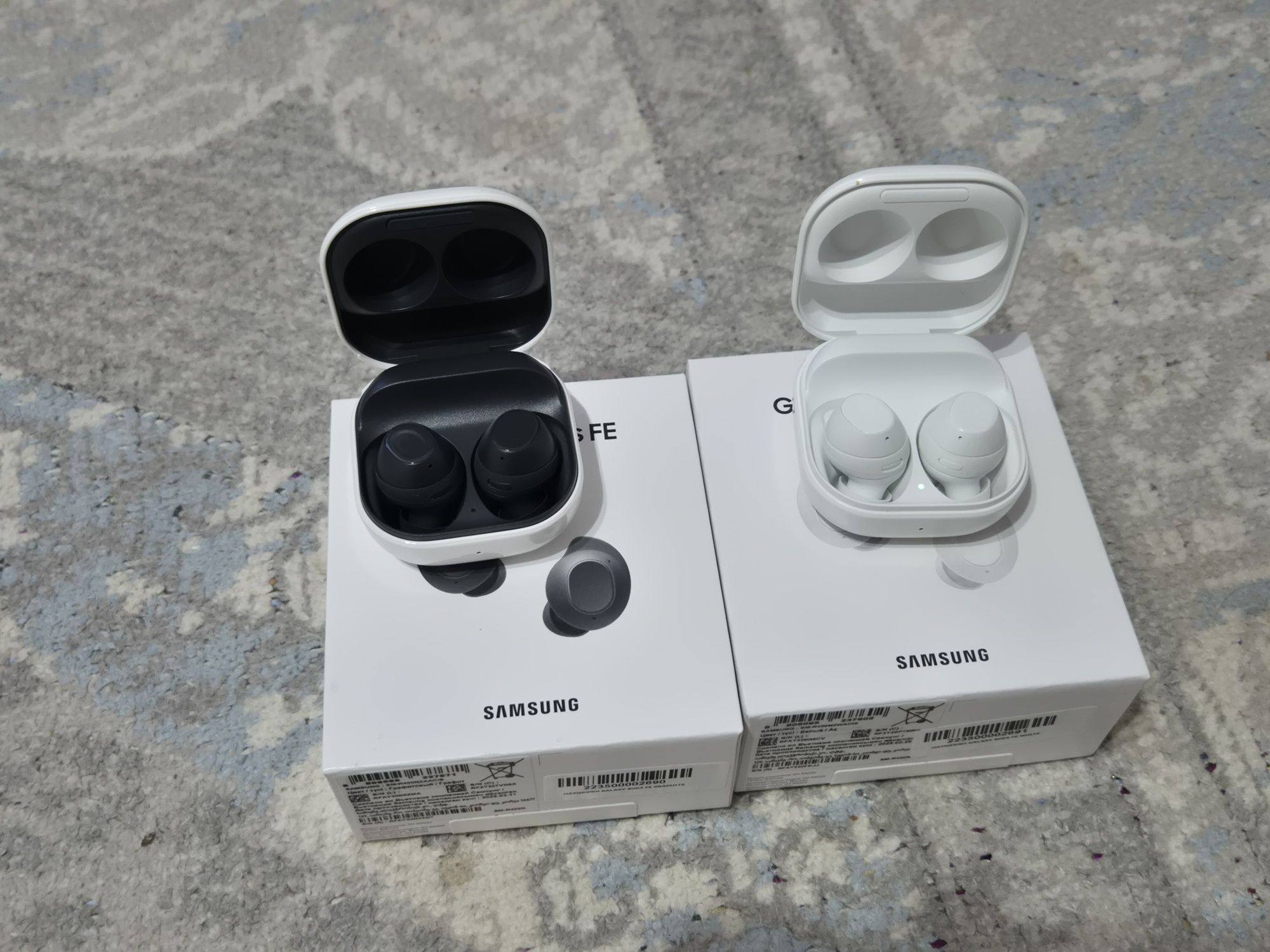 Galaxy Buds Fe сатылады Ақ и Қара
