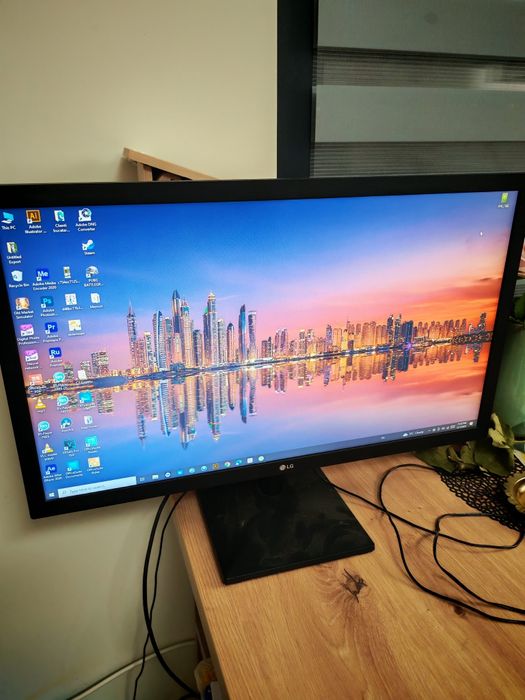 Vând unitate centrala +monitor tastatura.