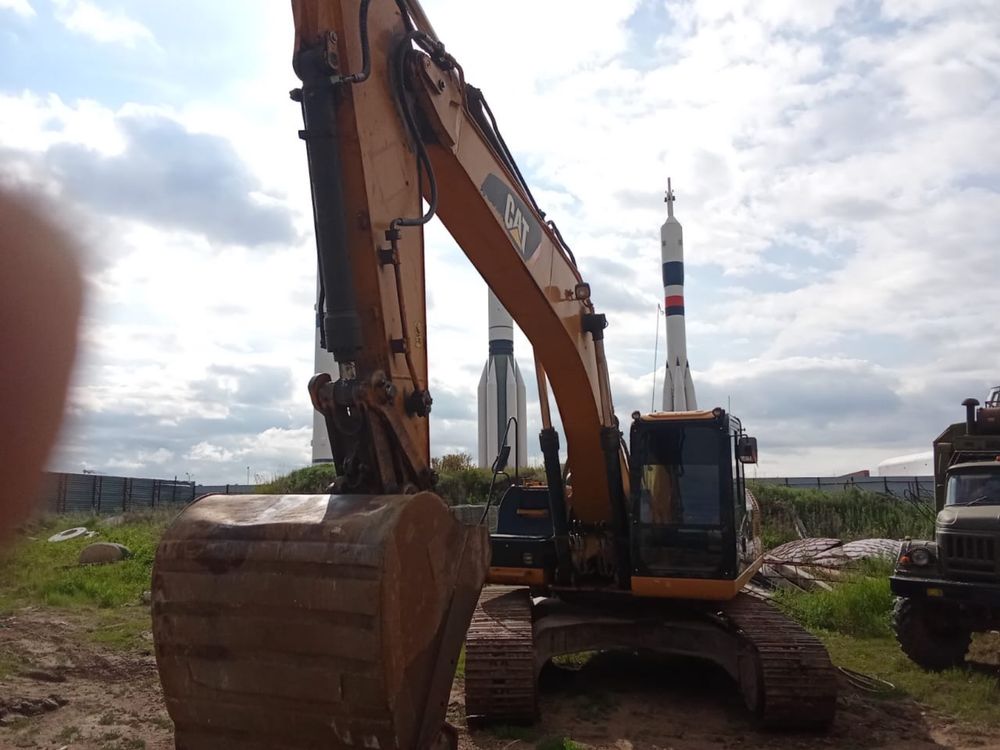 Эксковатор гусееичный ,Cat D318L.