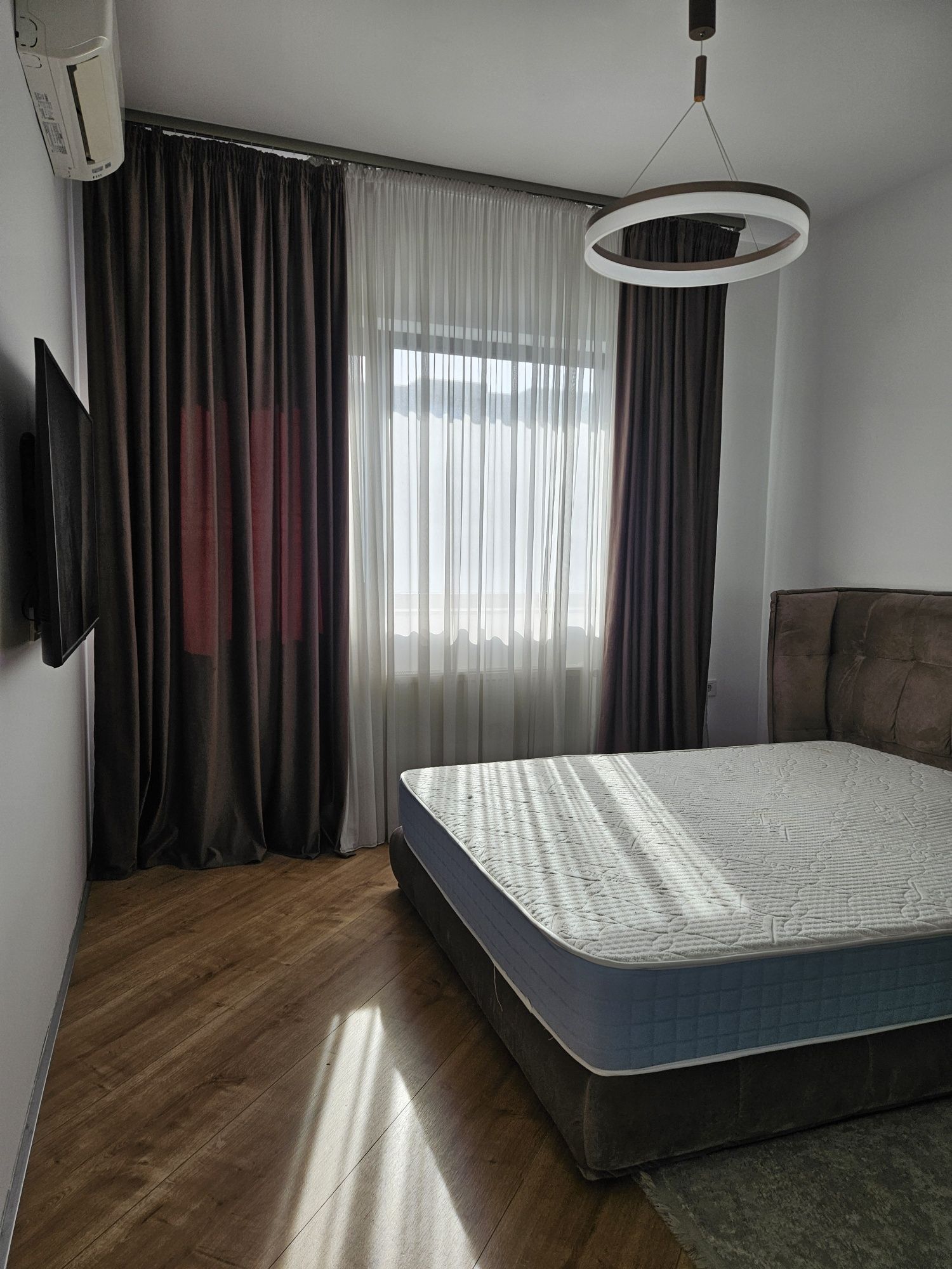 Inchiriez apartament 2 camere 4 City