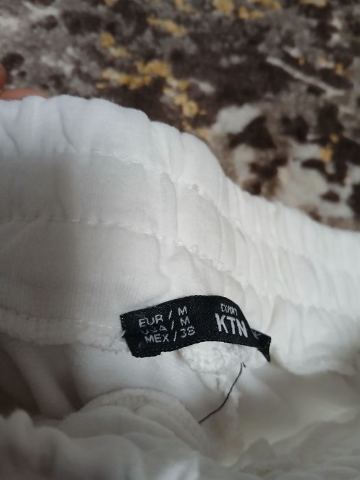 Pantaloni scurti albi  Everlast dama  noi  fara eticheta