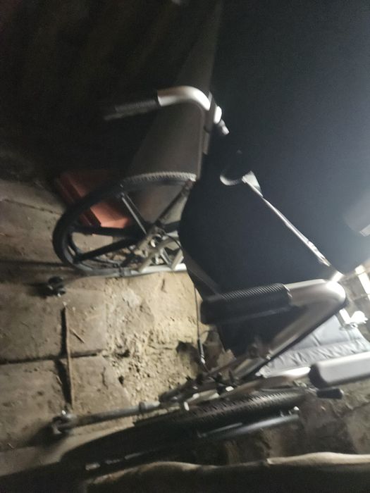 Инвалидное кресло .