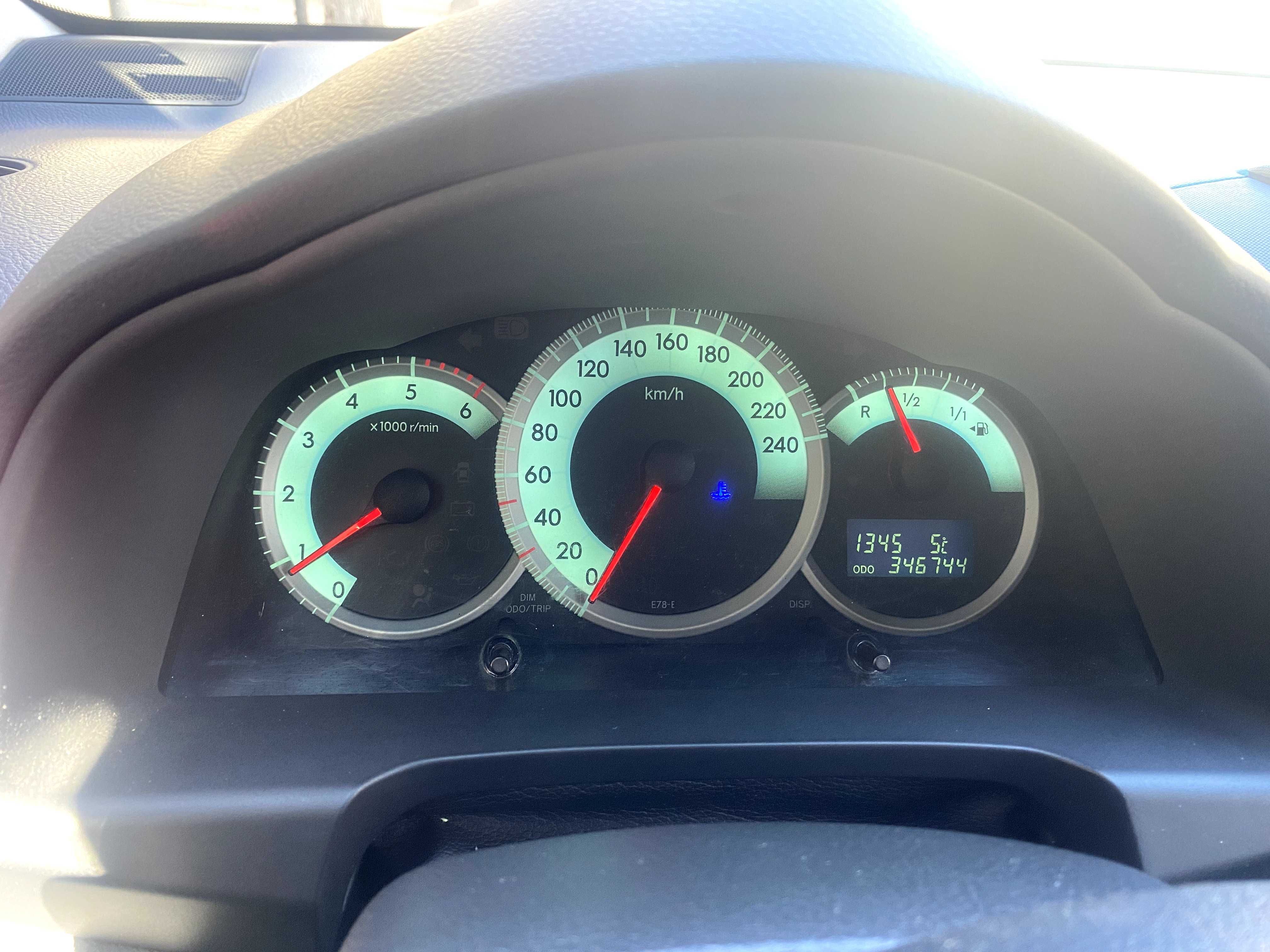 Продавам Toyota corolla verso 2.2 D4D
