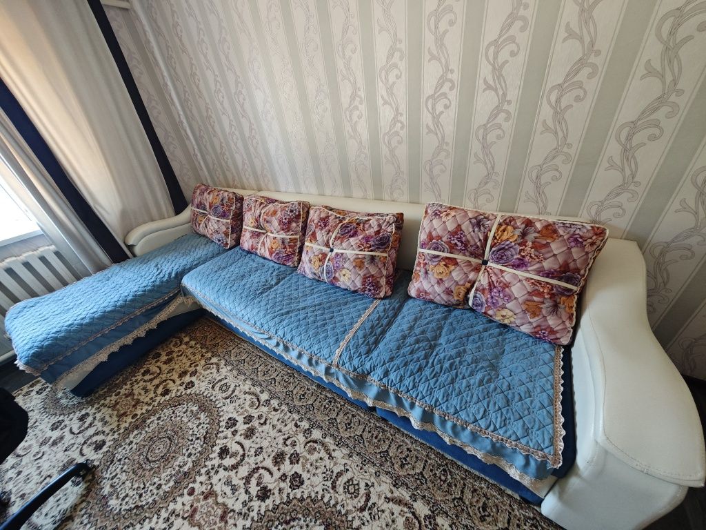 Продается угловой диван в хорошем состояний, в связи с переездом.