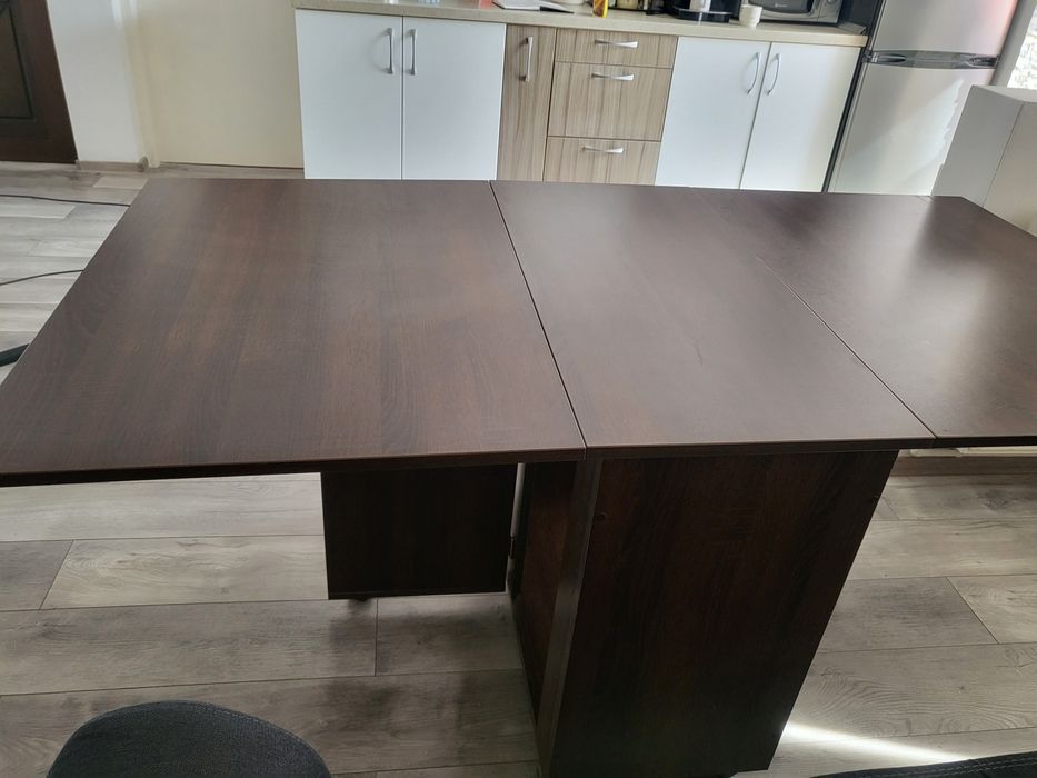 Vand masa pt 12 persoane