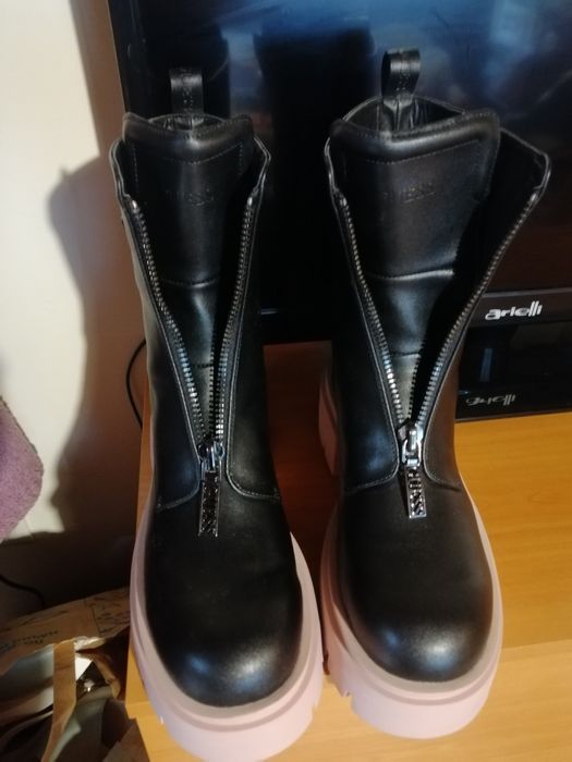 Страхотни дамски кубинки "GUESS"