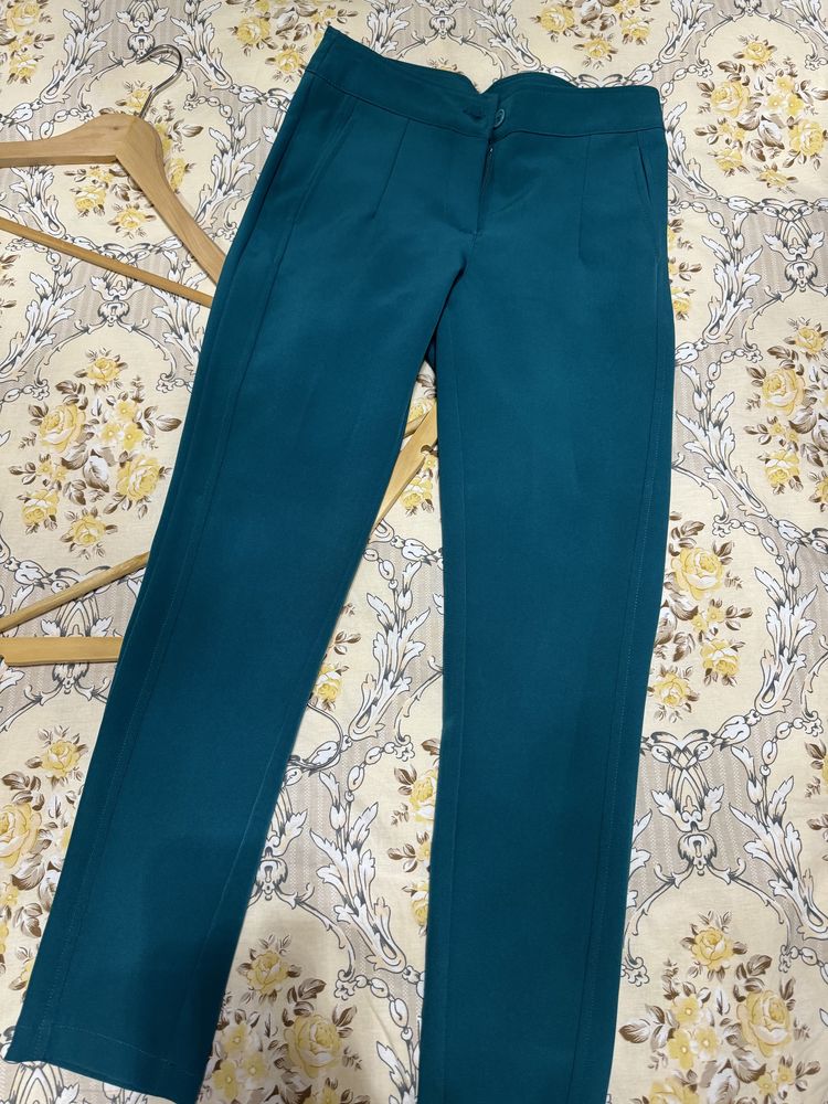 Pantaloni de calitate noi