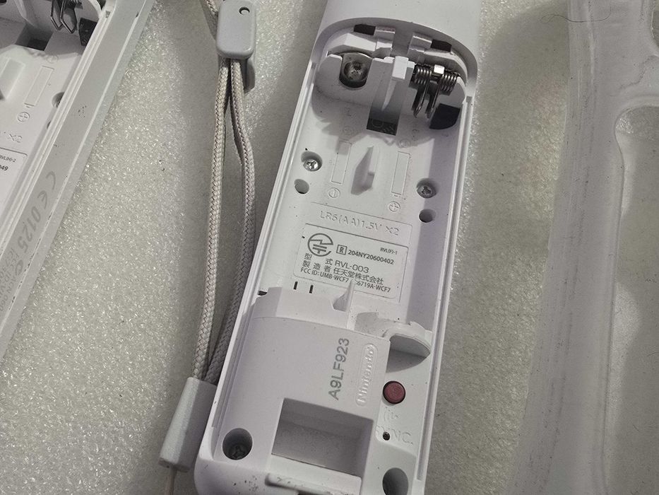 Kit Controller Nintendo Wii Remote Alb RVL-003 huse protectie,  curele