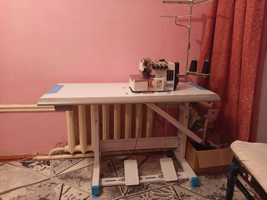 Аверлок продаю новый