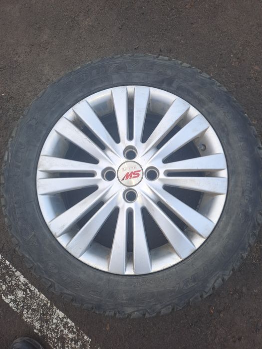 Диски с резиной.