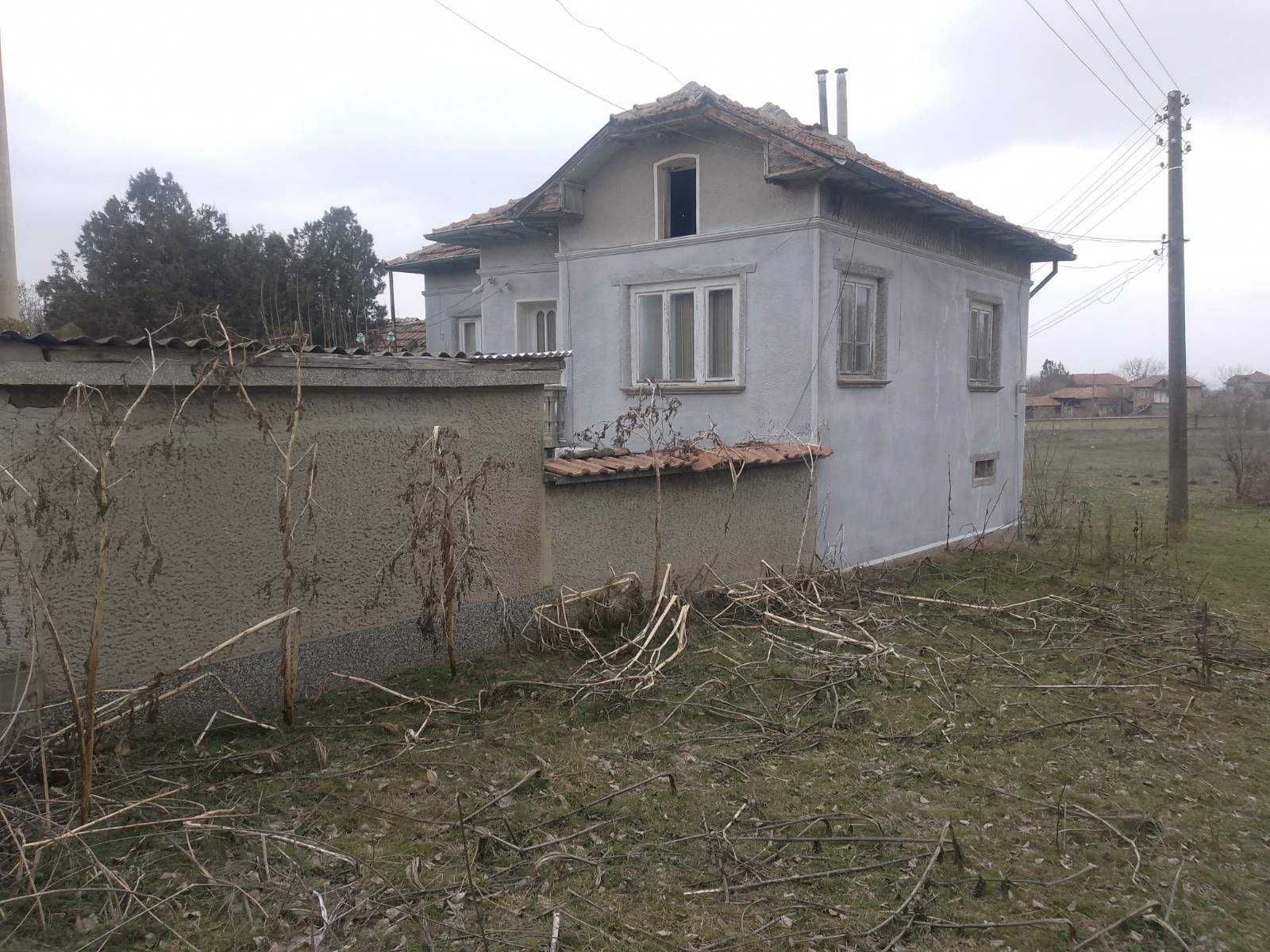 Къща с двор в село Овча Могила