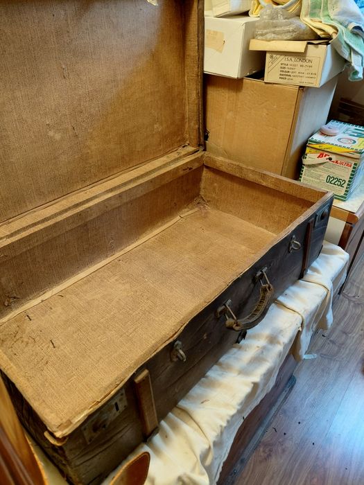 Стар куфар за декорация 80х44х23 ( примерни размари)