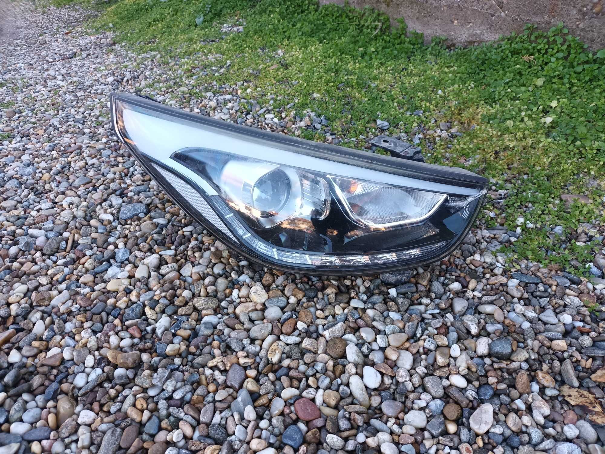 десен лед фар за хюндай ИХ35 фейслифт 09-15 LED HYUNDAI IX35 facelift