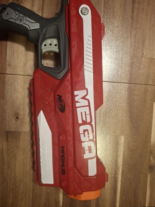 Нерф бластер играчка