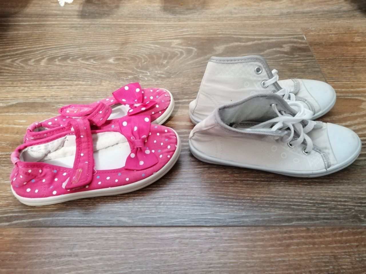 Pantofi mărimea 29 (roz) și 30 (alb)