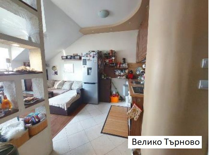 Продава се  тристаен обзаведен апартамент в Кольо Фичето