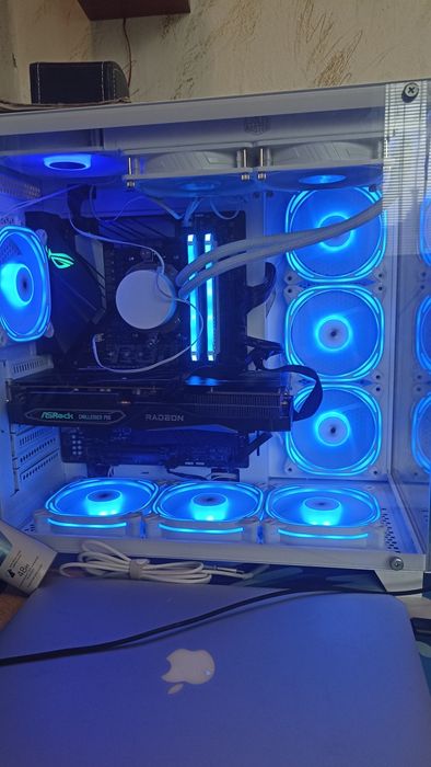 Геймърски компютър – Ryzen 5 5600X / RX 6600 / 16GB RAM / 700W PSU