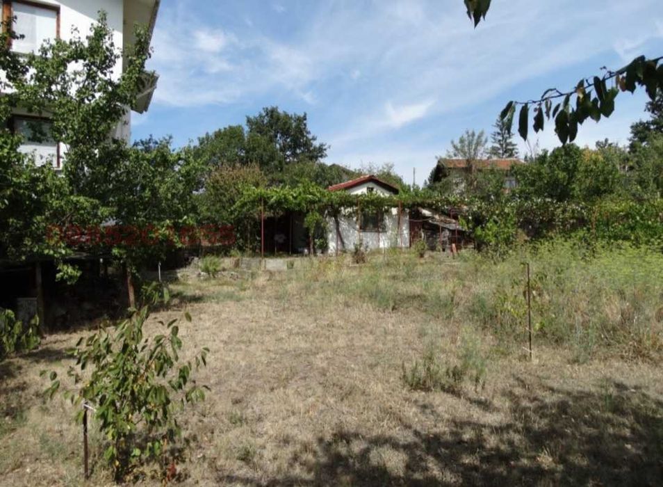 Продавам вила с.Мухово