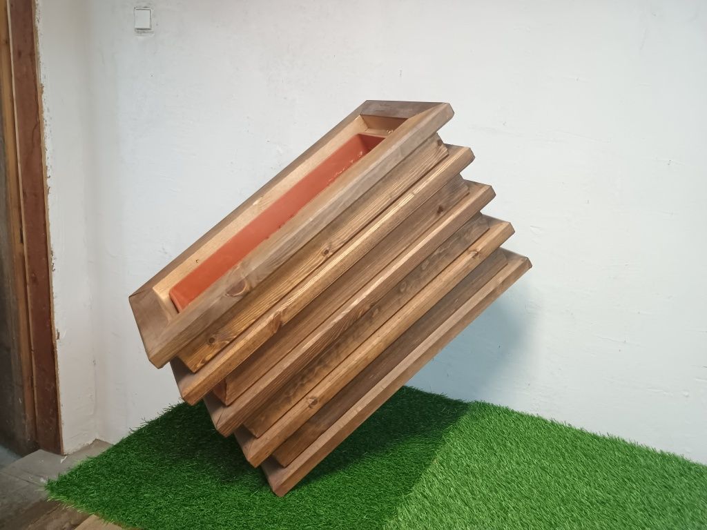 Дървена кашпа ( саксия )