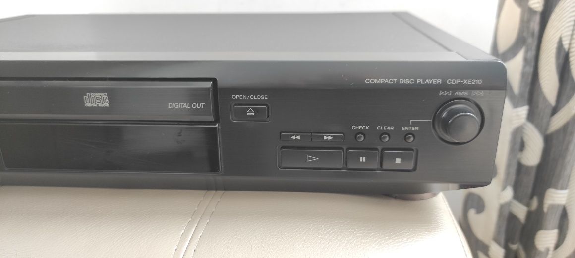 CD player Sony.CDP-XE 210