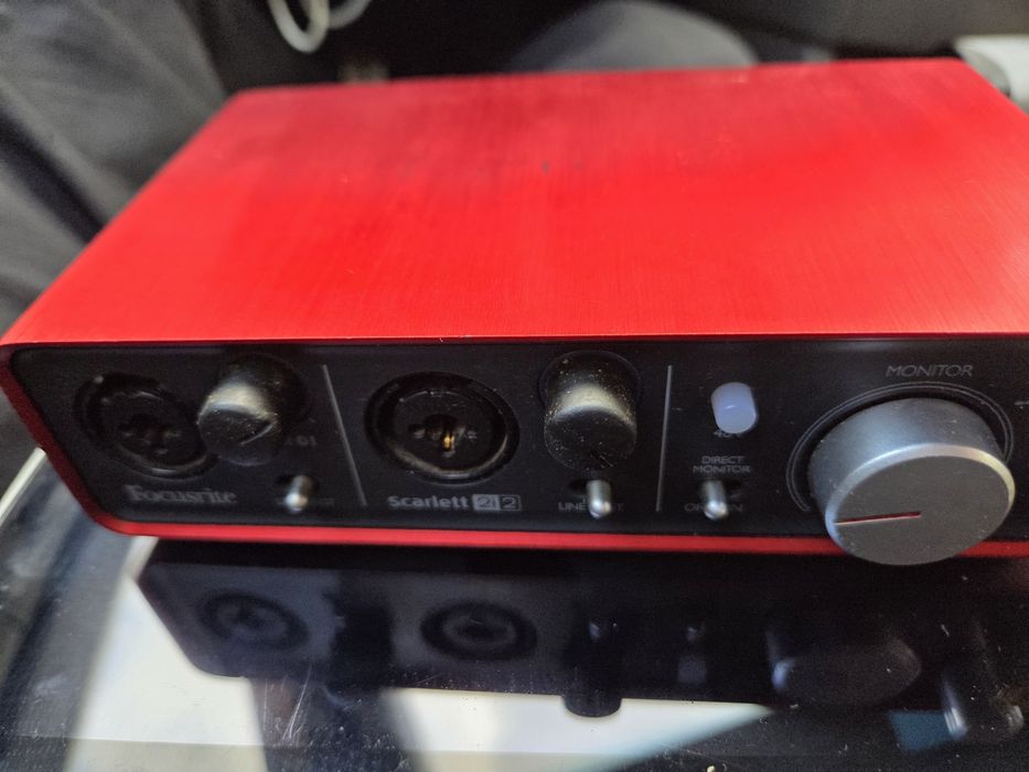 Външна звукова карта focusrite 2i2