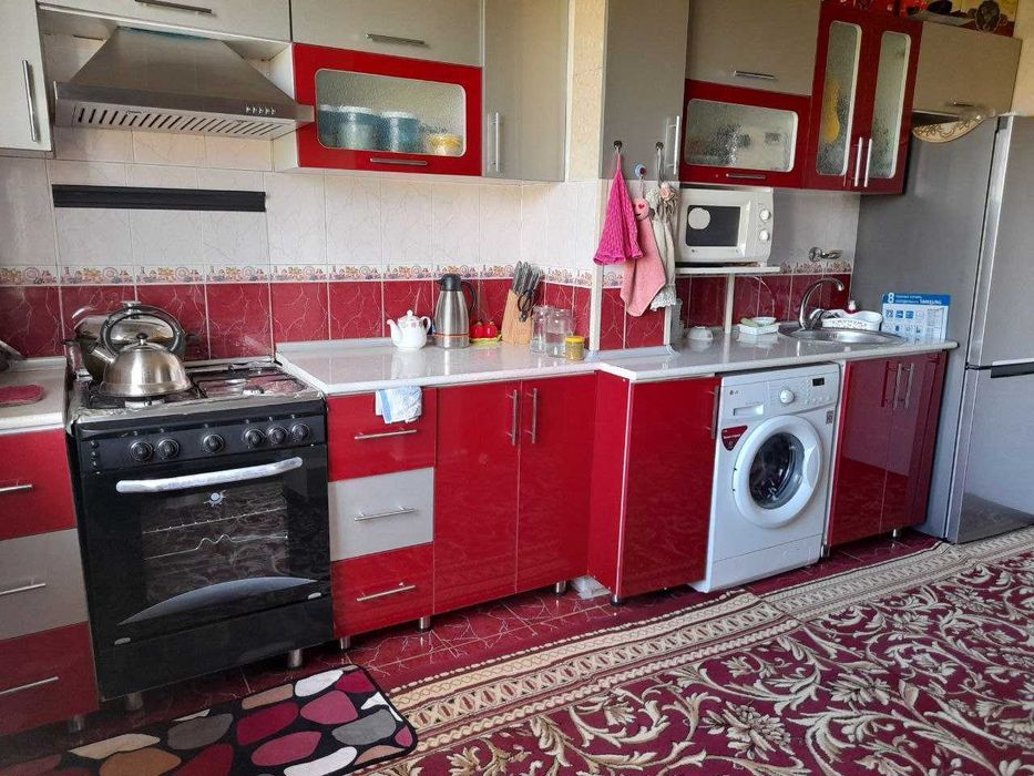 KVARTIRA SOTILADI! Chorsuda 4 xona kavrtira sotiladi