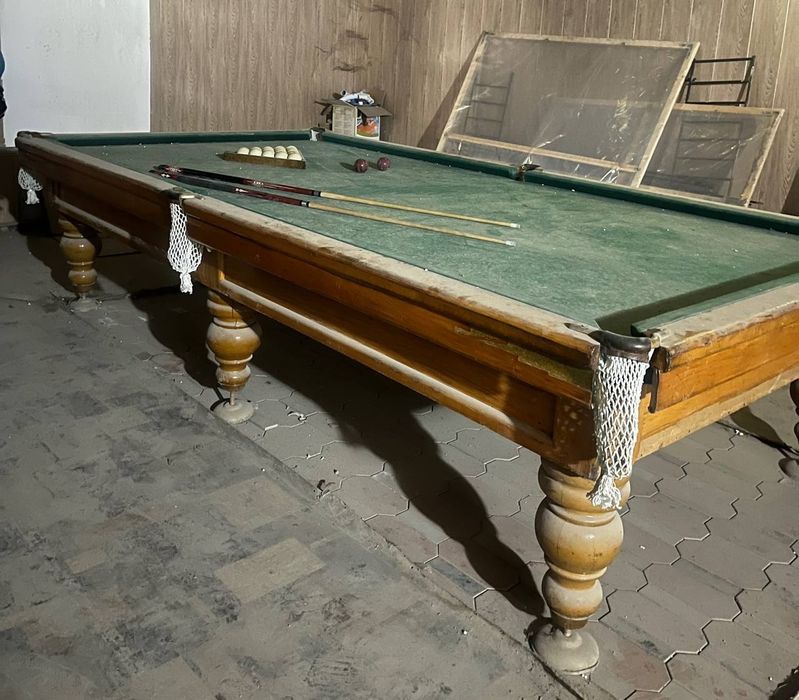 Бильярдный стол мраморный.