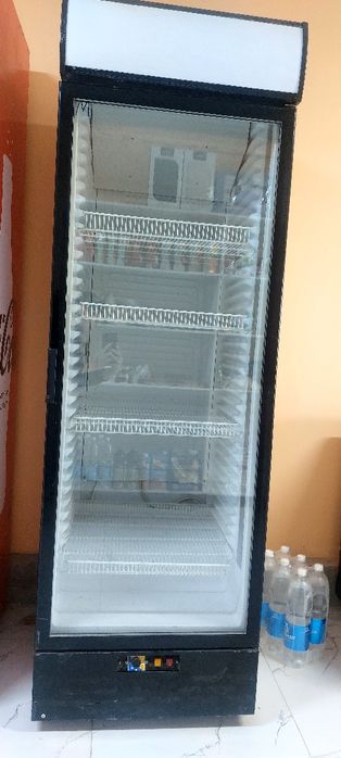 ПРОДАМ Витринный холодильник
