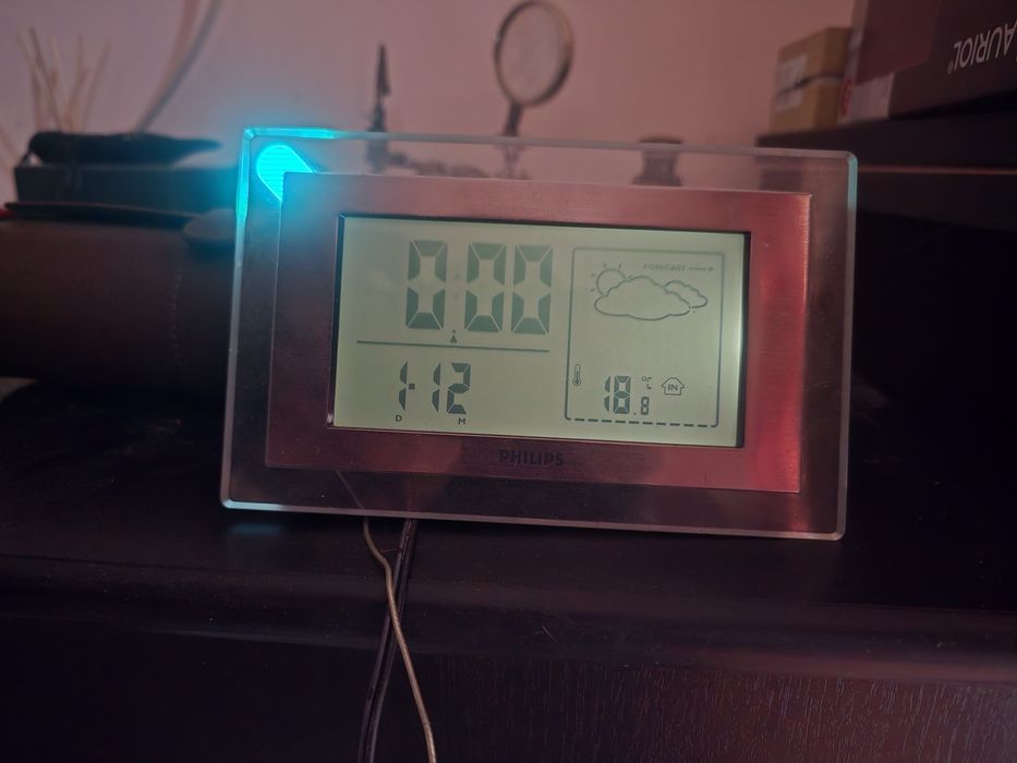 Stație meteo+aparat radio Philips cu led