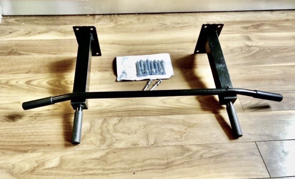 Bara de tractiuni cu prindere pe perete,Germania rezista la 200 kg nou